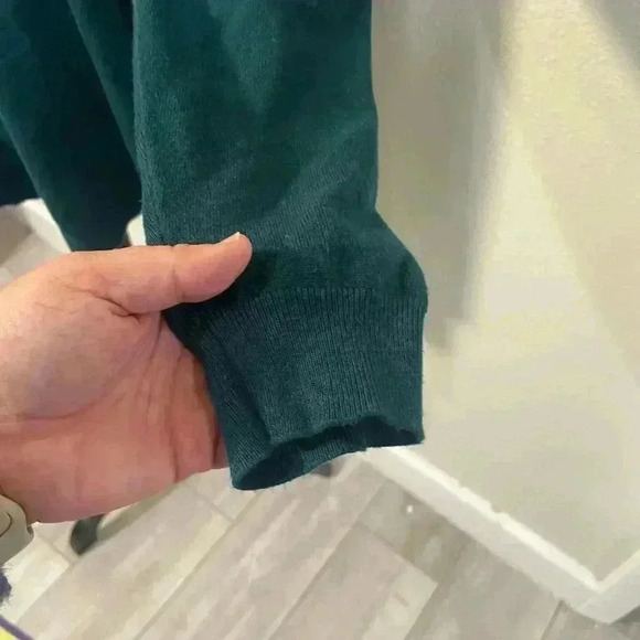 Lane Bryant V-Neck Emerald Green Sweater - Size 18/20 (2X) - Picture 3 of 7